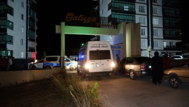 Foto - Asansör ile duvar arasında sıkışan kadın öldü