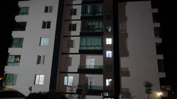 Asansör ile duvar arasında sıkışan kadın öldü