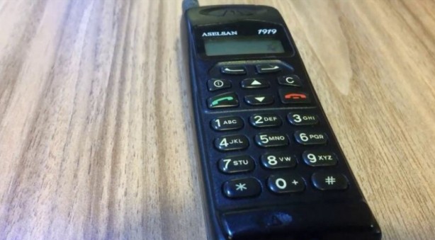 Foto - Aselsan’ın ürettiği yerli telefonun önünü kesen Türk bakın kimmiş! Şu an hak ettiği yerde