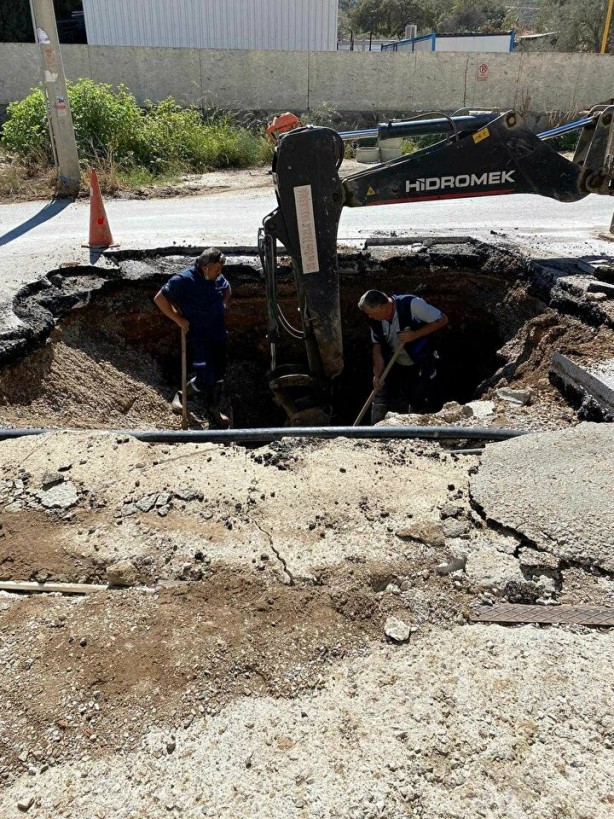 Foto - Asfalt bomba gibi patladı! Kimse ne olduğunu anlayamadı