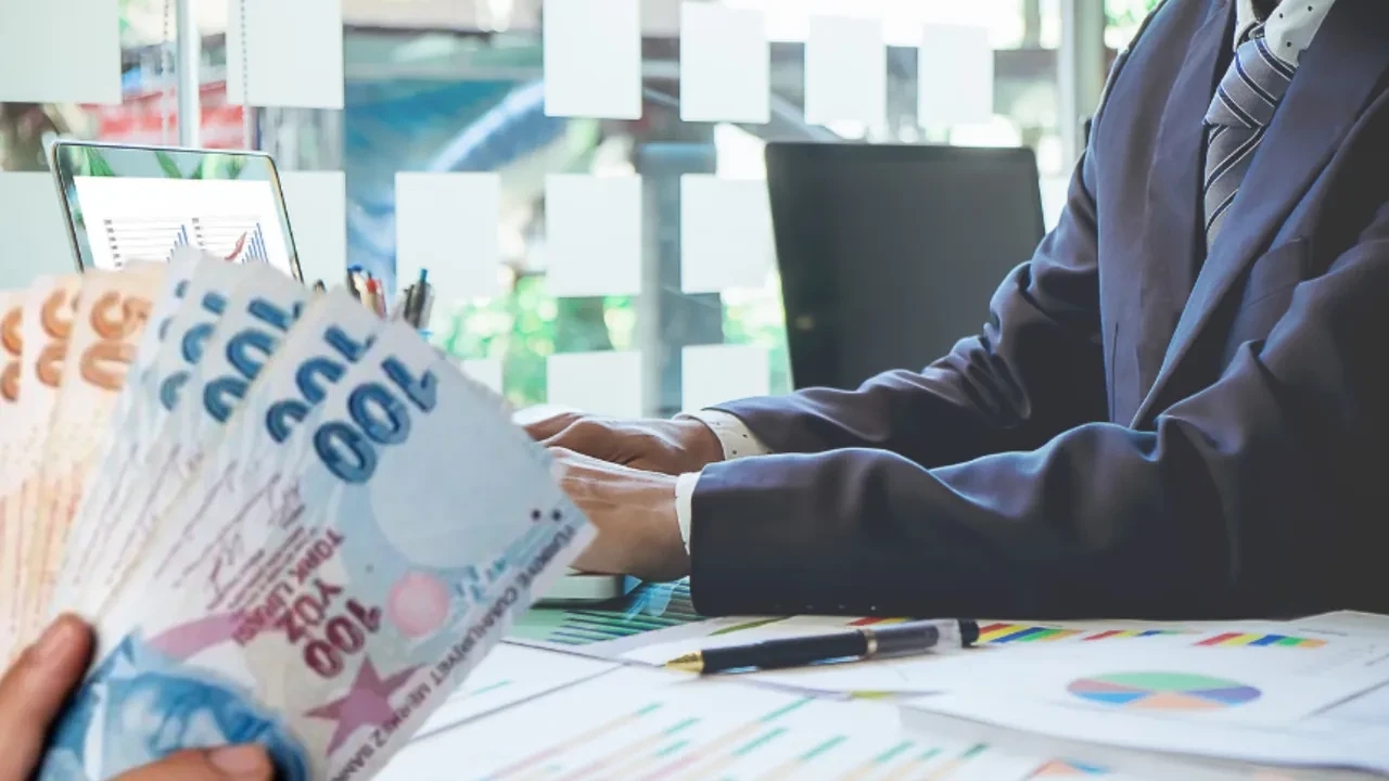 Asgari ücret sonrası gözler patronlarda: Özel sektörde kim ne kadar zam alacak?