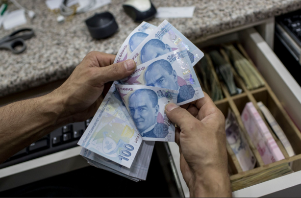 Asgari ücrete kallavi zam bekleyenler kahrolacak! Her dediği çıkan ekonomist kötü haberi verdi