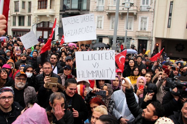 Foto - Aşı karşıtlarından 'eşek' ve 'deve'li protesto!