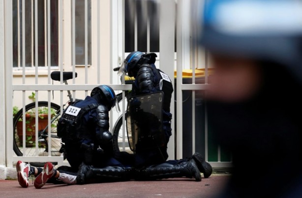 Foto - 'Aşı zorunluluğu' ve 'sağlıkı kartı' kararının ardından Fransa'da sokaklar karıştı! Binlerce kişiden protesto