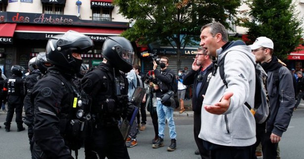 Foto - 'Aşı zorunluluğu' ve 'sağlıkı kartı' kararının ardından Fransa'da sokaklar karıştı! Binlerce kişiden protesto