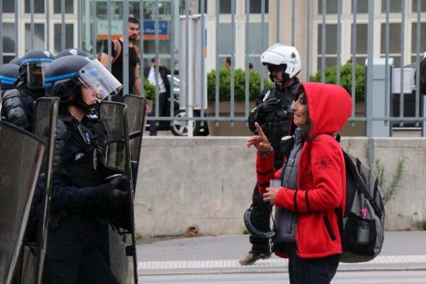 Foto - 'Aşı zorunluluğu' ve 'sağlıkı kartı' kararının ardından Fransa'da sokaklar karıştı! Binlerce kişiden protesto