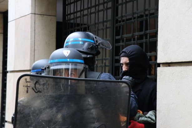 Foto - 'Aşı zorunluluğu' ve 'sağlıkı kartı' kararının ardından Fransa'da sokaklar karıştı! Binlerce kişiden protesto