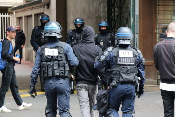 Foto - 'Aşı zorunluluğu' ve 'sağlıkı kartı' kararının ardından Fransa'da sokaklar karıştı! Binlerce kişiden protesto