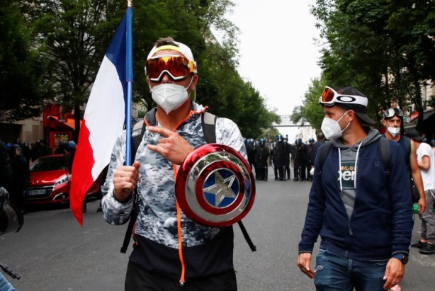 Foto - 'Aşı zorunluluğu' ve 'sağlıkı kartı' kararının ardından Fransa'da sokaklar karıştı! Binlerce kişiden protesto