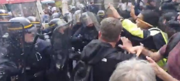 Foto - 'Aşı zorunluluğu' ve 'sağlıkı kartı' kararının ardından Fransa'da sokaklar karıştı! Binlerce kişiden protesto