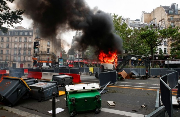 Foto - 'Aşı zorunluluğu' ve 'sağlıkı kartı' kararının ardından Fransa'da sokaklar karıştı! Binlerce kişiden protesto