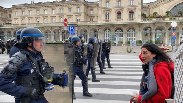Foto - 'Aşı zorunluluğu' ve 'sağlıkı kartı' kararının ardından Fransa'da sokaklar karıştı! Binlerce kişiden protesto