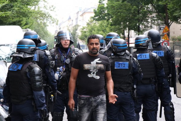 Foto - 'Aşı zorunluluğu' ve 'sağlıkı kartı' kararının ardından Fransa'da sokaklar karıştı! Binlerce kişiden protesto