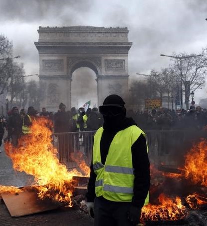 Foto - 'Aşı zorunluluğu' ve 'sağlıkı kartı' kararının ardından Fransa'da sokaklar karıştı! Binlerce kişiden protesto