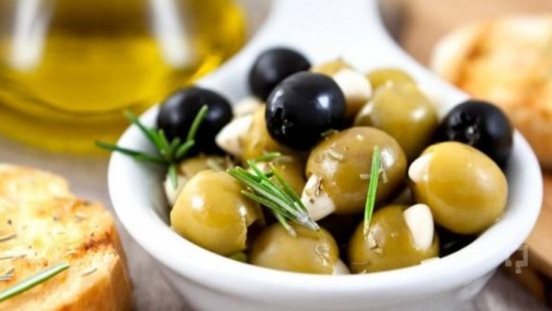 Foto - Asıl antibiyotik eczanede değil evimizdeymiş! İbrahim Saraçoğlu "Sakın atmayın" deyip gizli kür tarifini verdi! Boğaza sarınca bakın neler oluyor neler