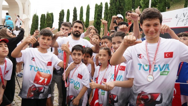 Asımın nesli 15 Temmuz şehitleri için koştu 