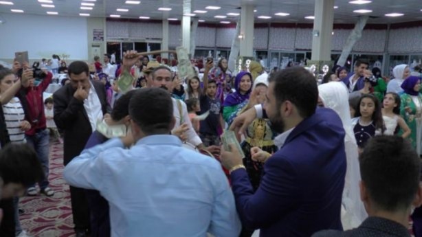 Foto - Aşiret düğününde dolar ve altın yağmuru