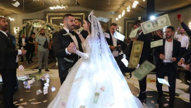 Foto - Aşiret düğününde geline 7 kilo altın takıldı Urfa Urfa olalı böyle düğün görmedi