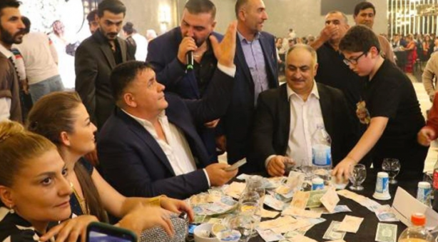 Foto - Aşiret düğününde geline 7 kilo altın takıldı Urfa Urfa olalı böyle düğün görmedi