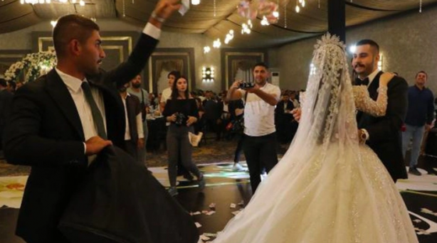 Foto - Aşiret düğününde geline 7 kilo altın takıldı Urfa Urfa olalı böyle düğün görmedi