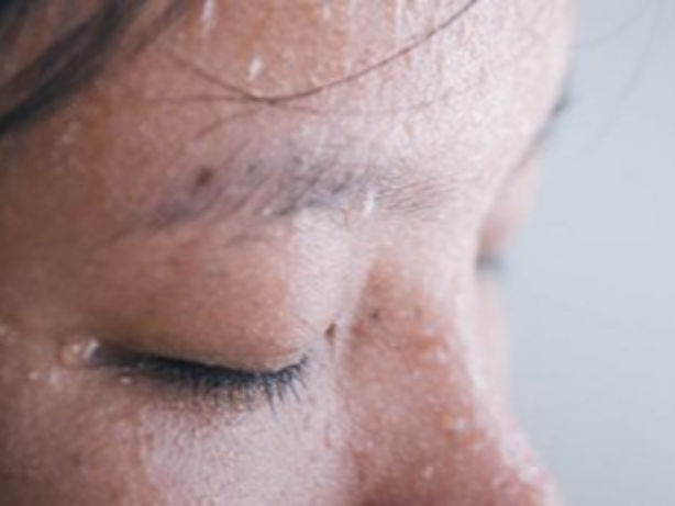 Foto - Aşırı terleyenler dikkat! Bunu kesinlikle yapmalısınız! Uzman isimden tavsiye