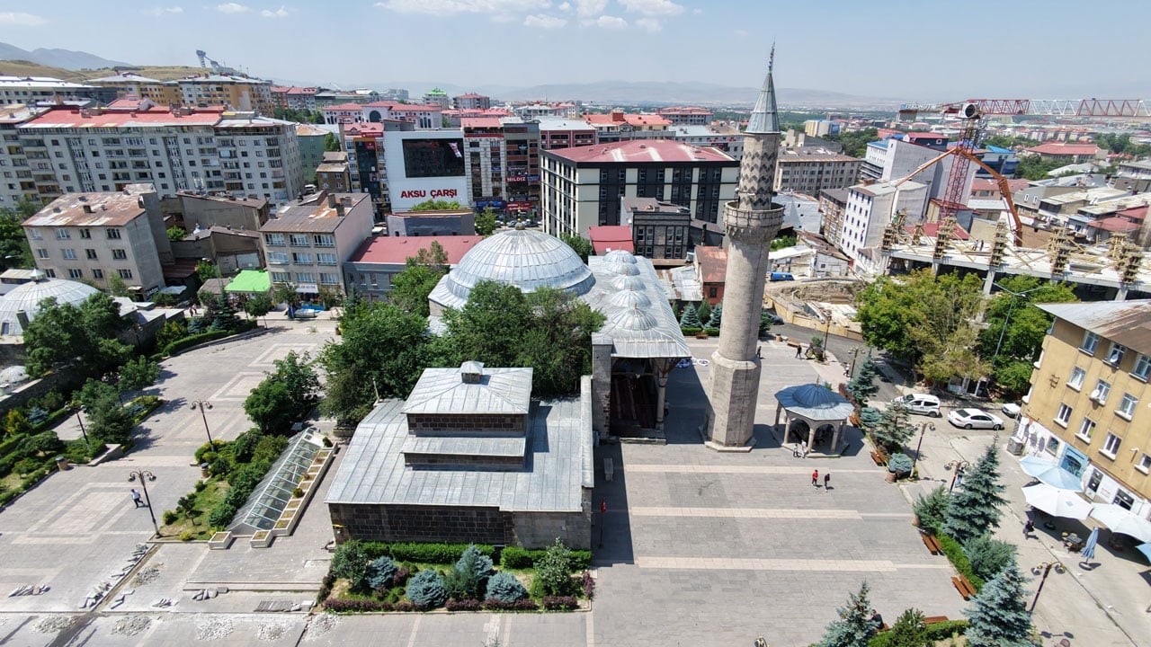 Asırlardır aynı rivayet anlatılıyor! İşte, camiden ayrı duran minarenin sırrı
