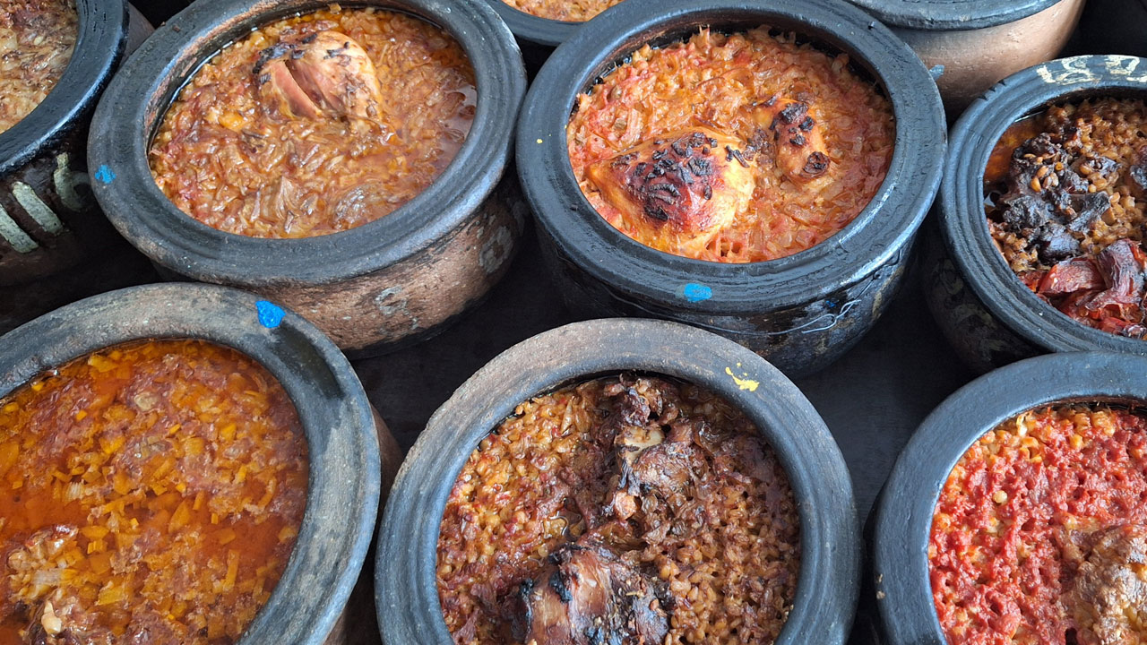 Asırlardır değişmeyen lezzet! 8 saat pişiyor, davulla haber veriliyor