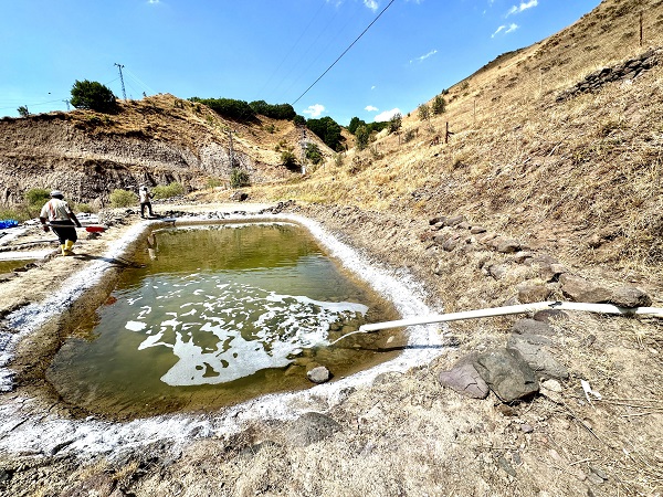 Foto - Asırlardır değişmeyen tuz mesaisi