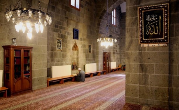 Foto - Asırlık camiler artık Ramazan ayına hazır!