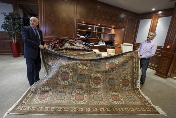 Foto - Asırlık el dokuması! Halılar müzayedede görücüye çıktı