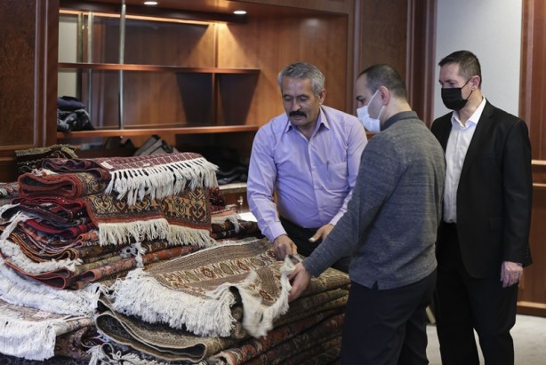 Foto - Asırlık el dokuması! Halılar müzayedede görücüye çıktı