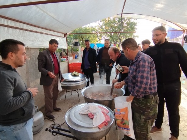 Foto - Asırlık geleneği sürdürüyorlar! Düğün evinde sabah kahvaltısında ciğer ikramı 