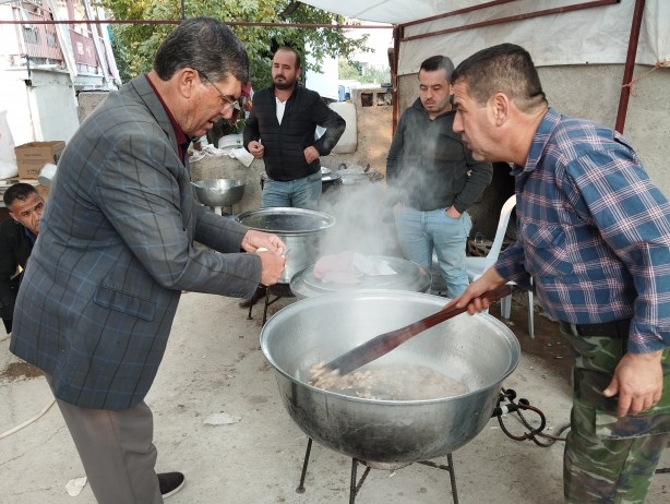 Foto - Asırlık geleneği sürdürüyorlar! Düğün evinde sabah kahvaltısında ciğer ikramı 