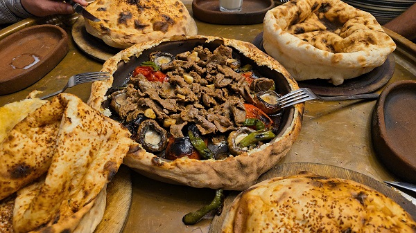 Foto - Asırlık kubbeden esinlenip kebap hazırladı