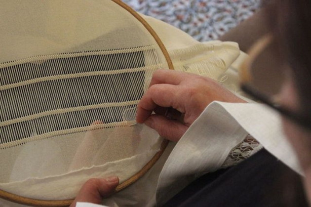 Foto - Asırlık nakış işi gelir kaynağı oldu