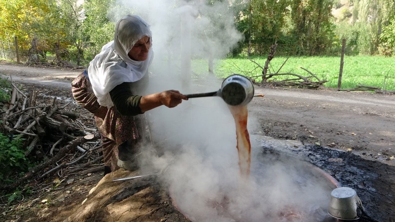 Asırlık yöntemlerle hazırlanıyor! Hizan'da kaynıyor Türkiye’nin dört bir yanına gönderiliyor