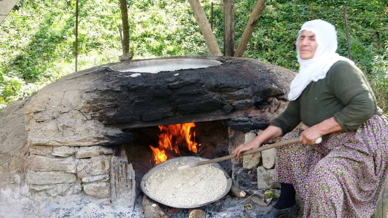 Foto - Asırlık yöntemlerle hazırlanıyor! Hizan'da kaynıyor Türkiye’nin dört bir yanına gönderiliyor