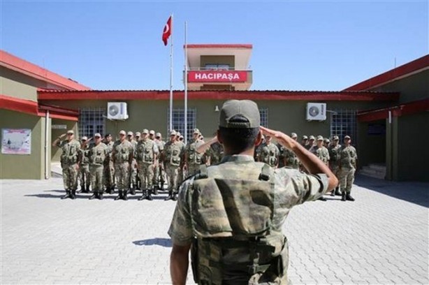Foto - Asker arkasını dönünce gözlerine inanamadı!