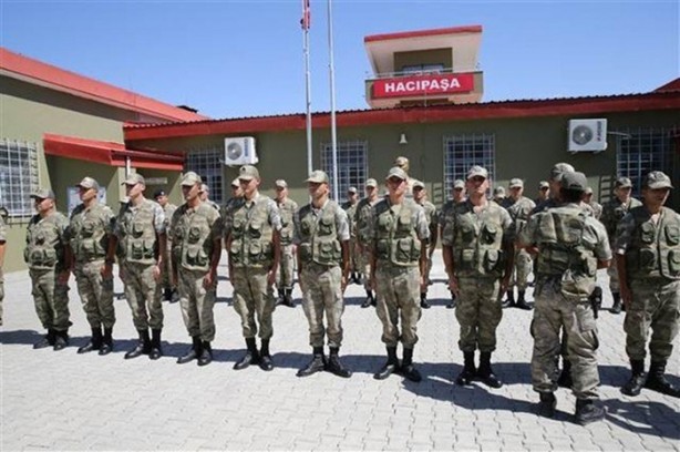 Foto - Asker arkasını dönünce gözlerine inanamadı!