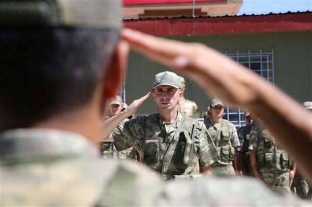 Foto - Asker arkasını dönünce gözlerine inanamadı!
