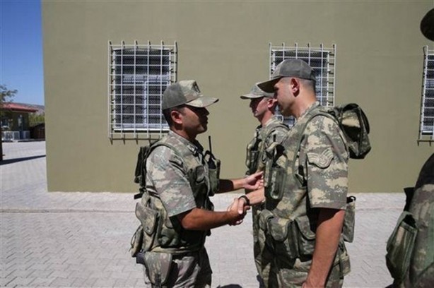 Foto - Asker arkasını dönünce gözlerine inanamadı!
