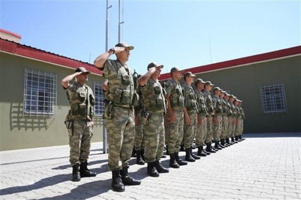 Foto - Asker arkasını dönünce gözlerine inanamadı!