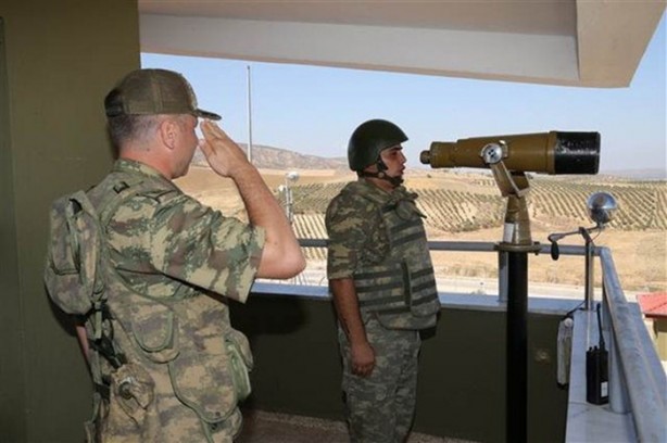 Foto - Asker arkasını dönünce gözlerine inanamadı!