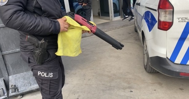 Asker eğlencesinde pompalı tüfek magandalığı! Kıskıvrak yakalandılar