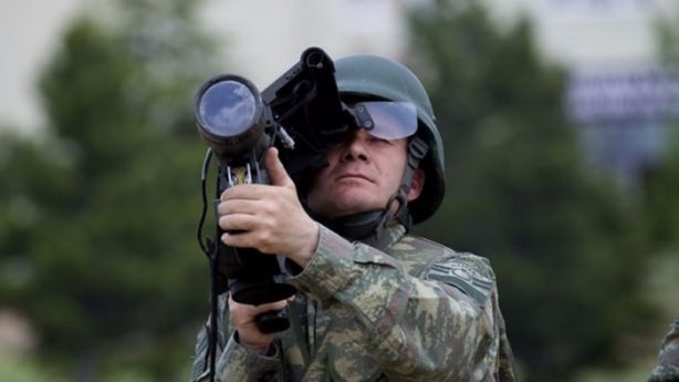 Foto - Askere modern savaş silahı