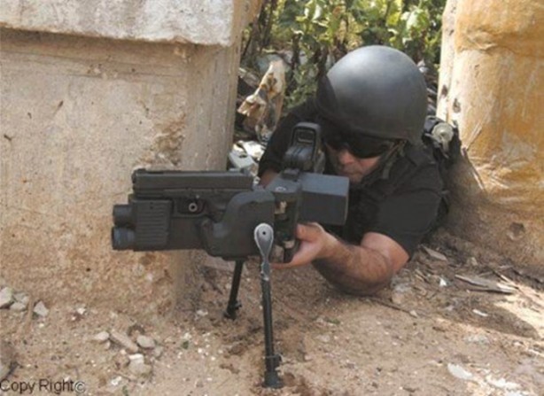 Foto - Askere modern savaş silahı