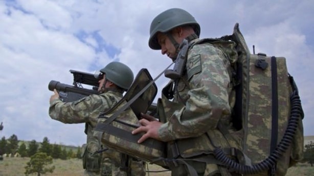 Foto - Askere modern savaş silahı