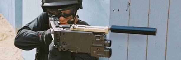 Foto - Askere modern savaş silahı