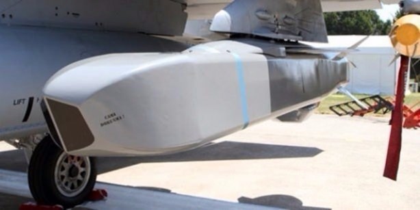 Foto - Askere modern savaş silahı