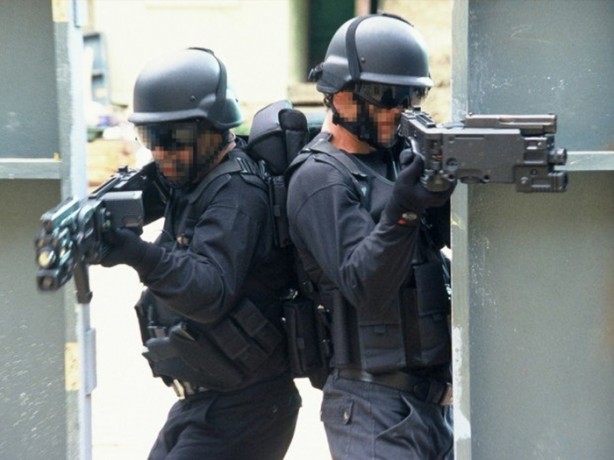 Foto - Askere modern savaş silahı